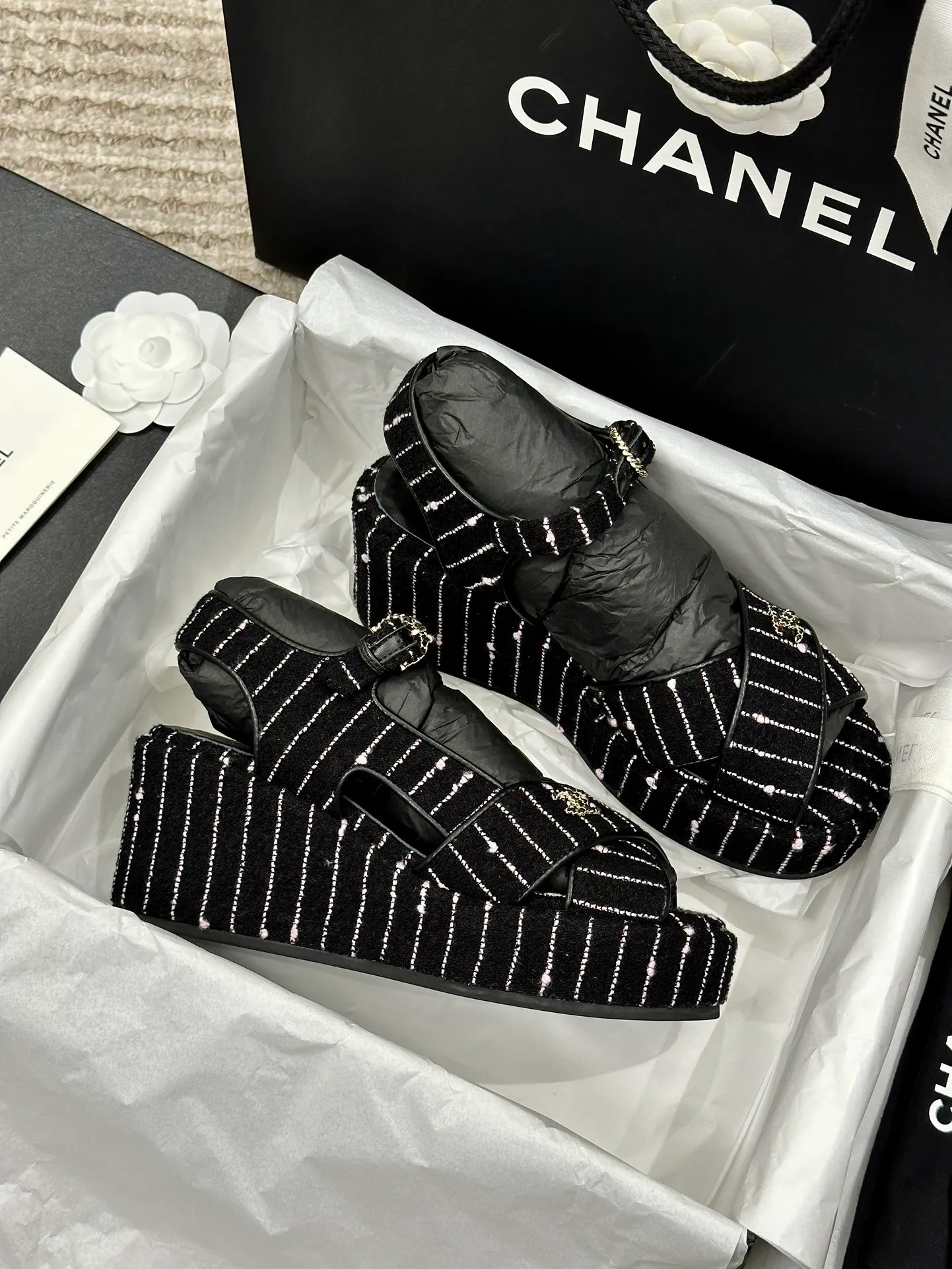 👟👟Ex-factory price 480👟👟 CHANEL C Jia Xiaoxiang 23ss new wedge heel open toe high heel sandals. Top counter quality. The moment you put it on your feet, it is still super stunning. 🔥All materials are customized according to the original version! Upper: imported first-layer calfskin/imported fragrant cloth/ lining: imported sheepskin, foot pad: sheepskin sole: outsole imported from Italy Size number: 34-40